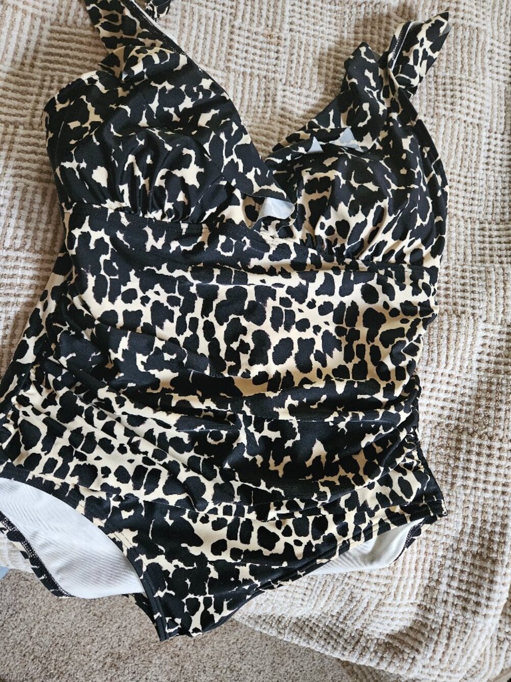 Womens DKNY one piece swimsuit